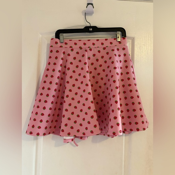 Hot Topic Pink Strawberry Pattern Laced In Bows Mini Pleated Skirt Size US L - Picture 2 of 8